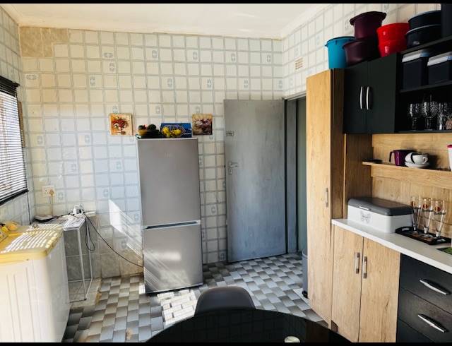 2 BEDROOM HOUSE FOR SALE IN KENILWORTH